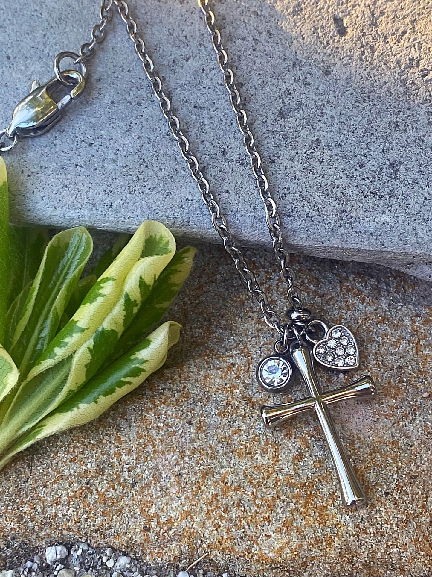 COLLIER CROIX DÉLICATE