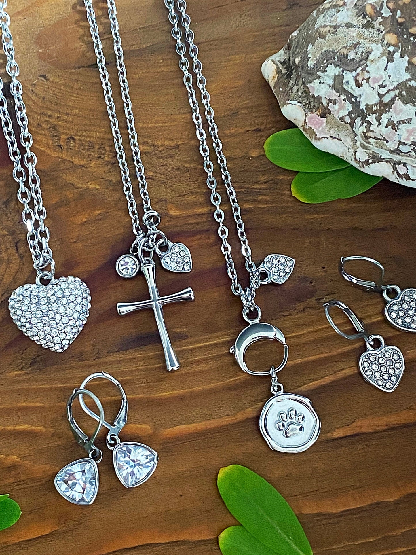 COLLIER CROIX DÉLICATE