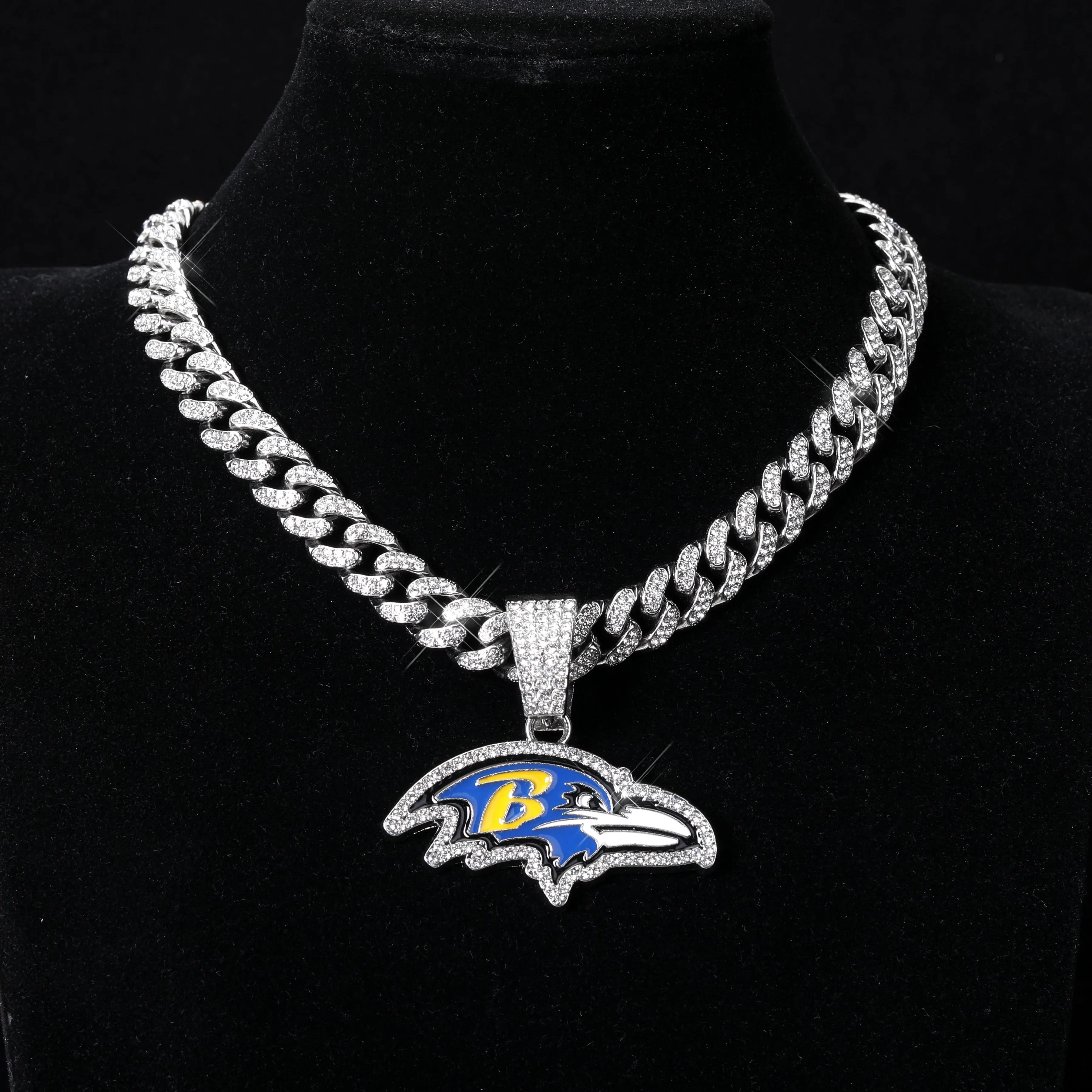 Collier Pendentif LOGO Sport avec Chaînes Cubaines Bling Bling pour les Fans de Football