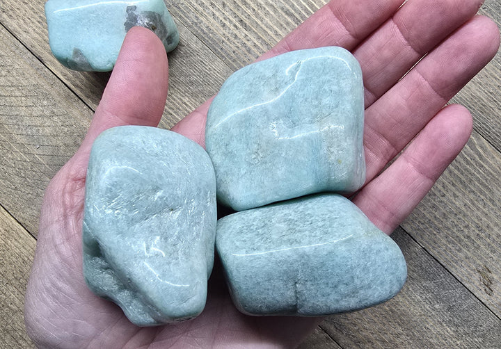 Großer getrommelter Amazonit-Kristall 5–6,5 cm – polierter Heilstein für Ruhe, Hals-Chakra &amp; Kommunikation