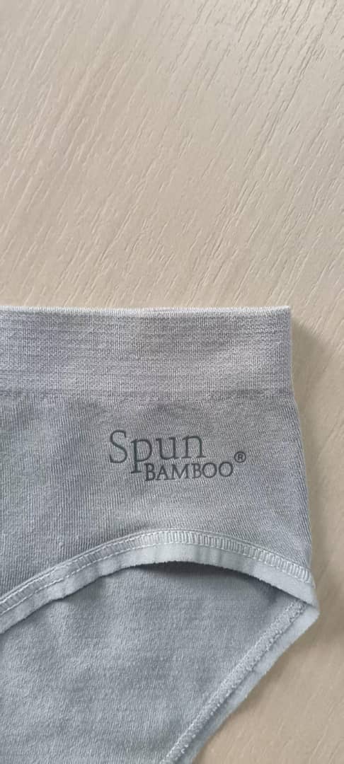 Neue Damen-Dessous aus Bambus/Baumwolle mit hohem Beinausschnitt