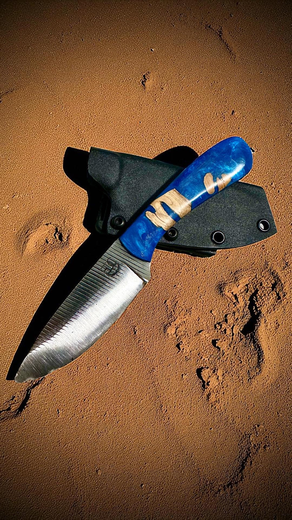 Couteau RockinEDC fait main en acier à haute teneur en carbone de 8 pouces, manche en résine Chollo bleue, étui en Kydex