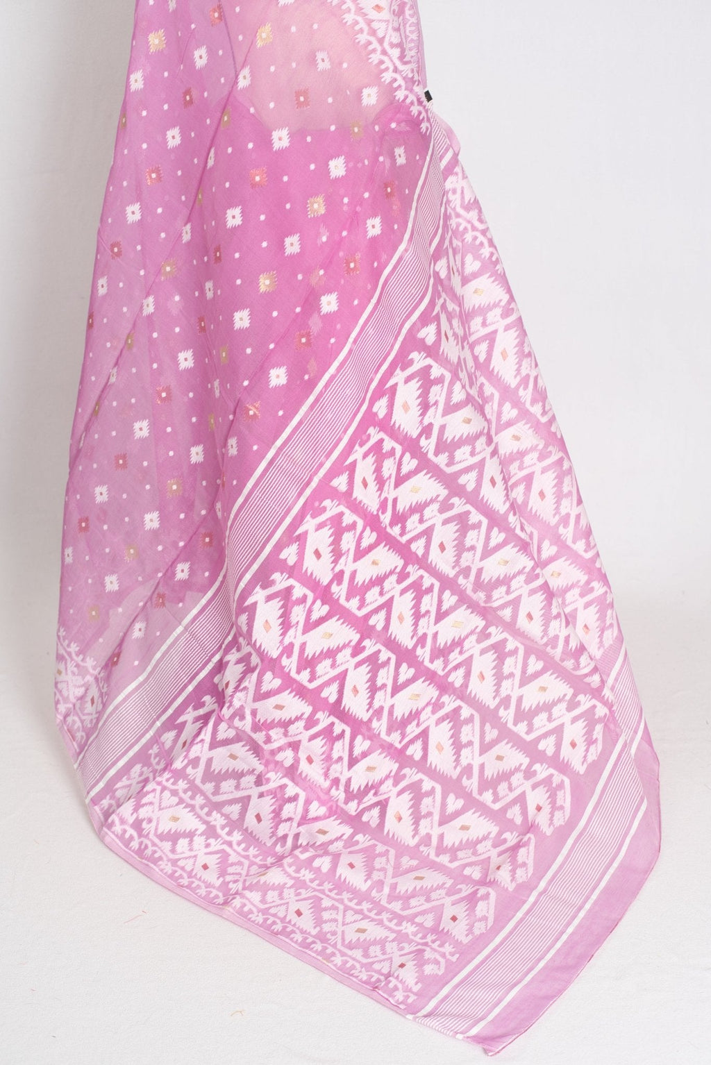 Pritha : Sari Bengali en Jamdani de coton doux mélangé, rose et blanc