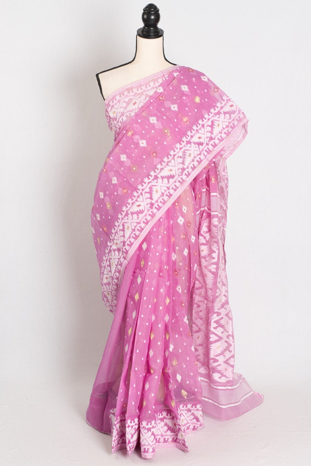 Pritha : Sari Bengali en Jamdani de coton doux mélangé, rose et blanc