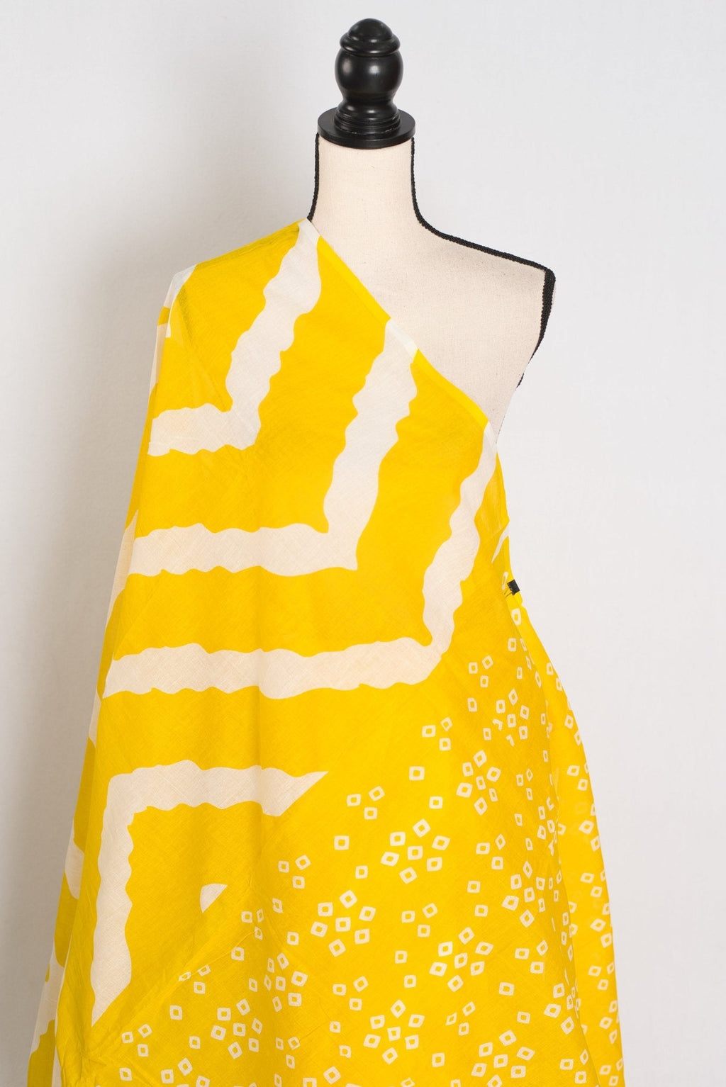 Shalini : Sari en coton doux Mulmul de style contemporain, jaune vif et blanc du Bengale
