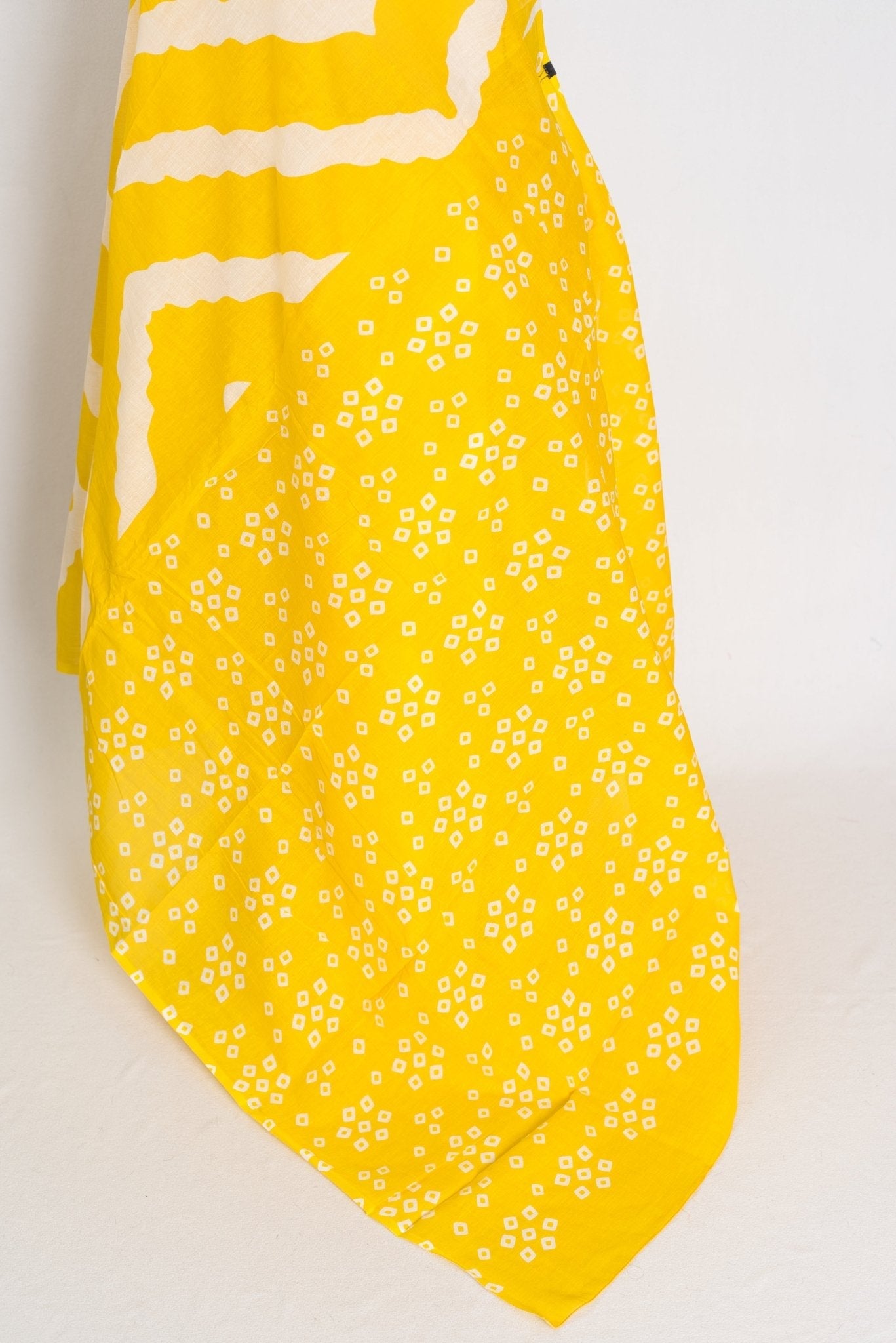 Shalini : Sari en coton doux Mulmul de style contemporain, jaune vif et blanc du Bengale